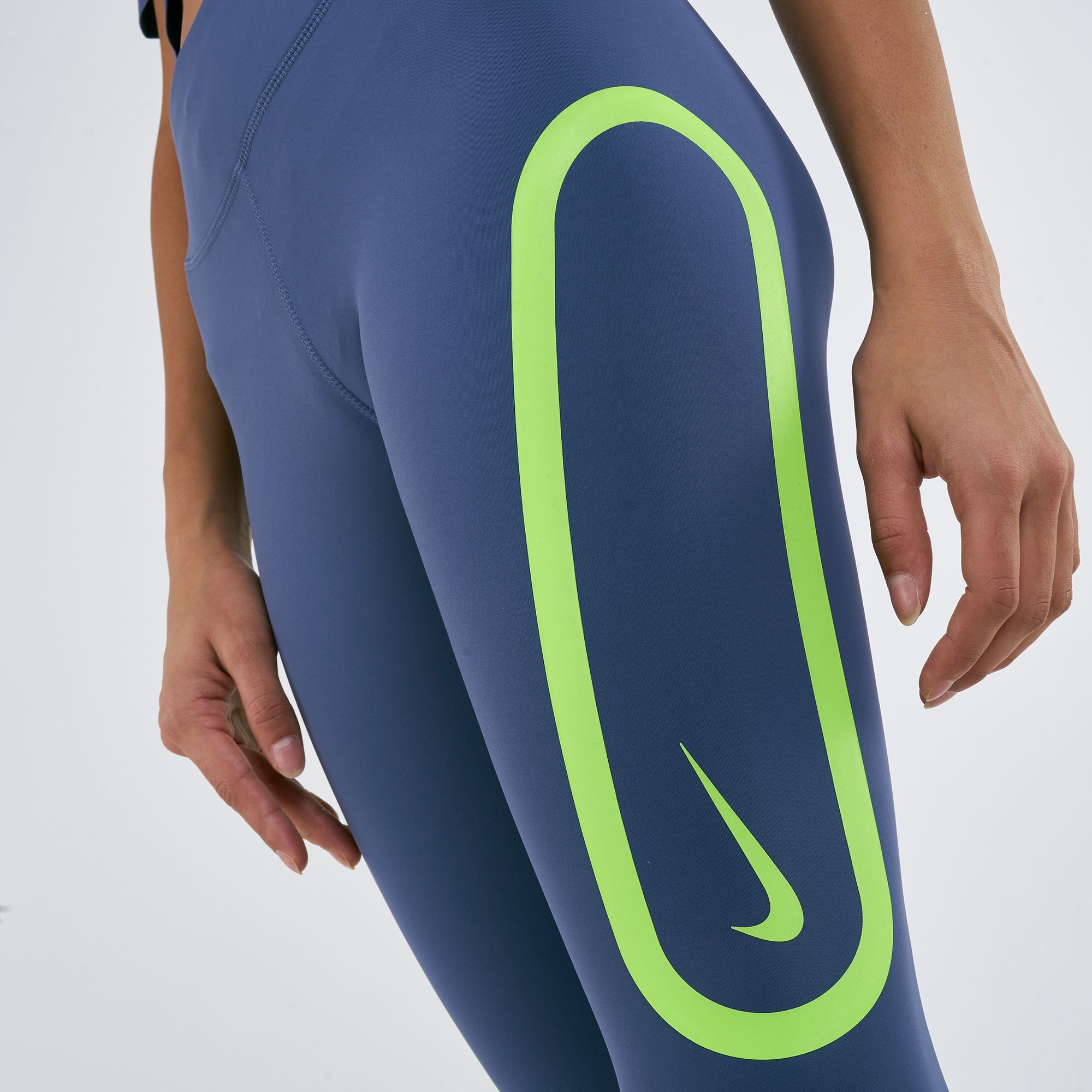 Buy Nike Women's Epic Lux Graphic Running Tights Online in Dubai, UAE | SSS