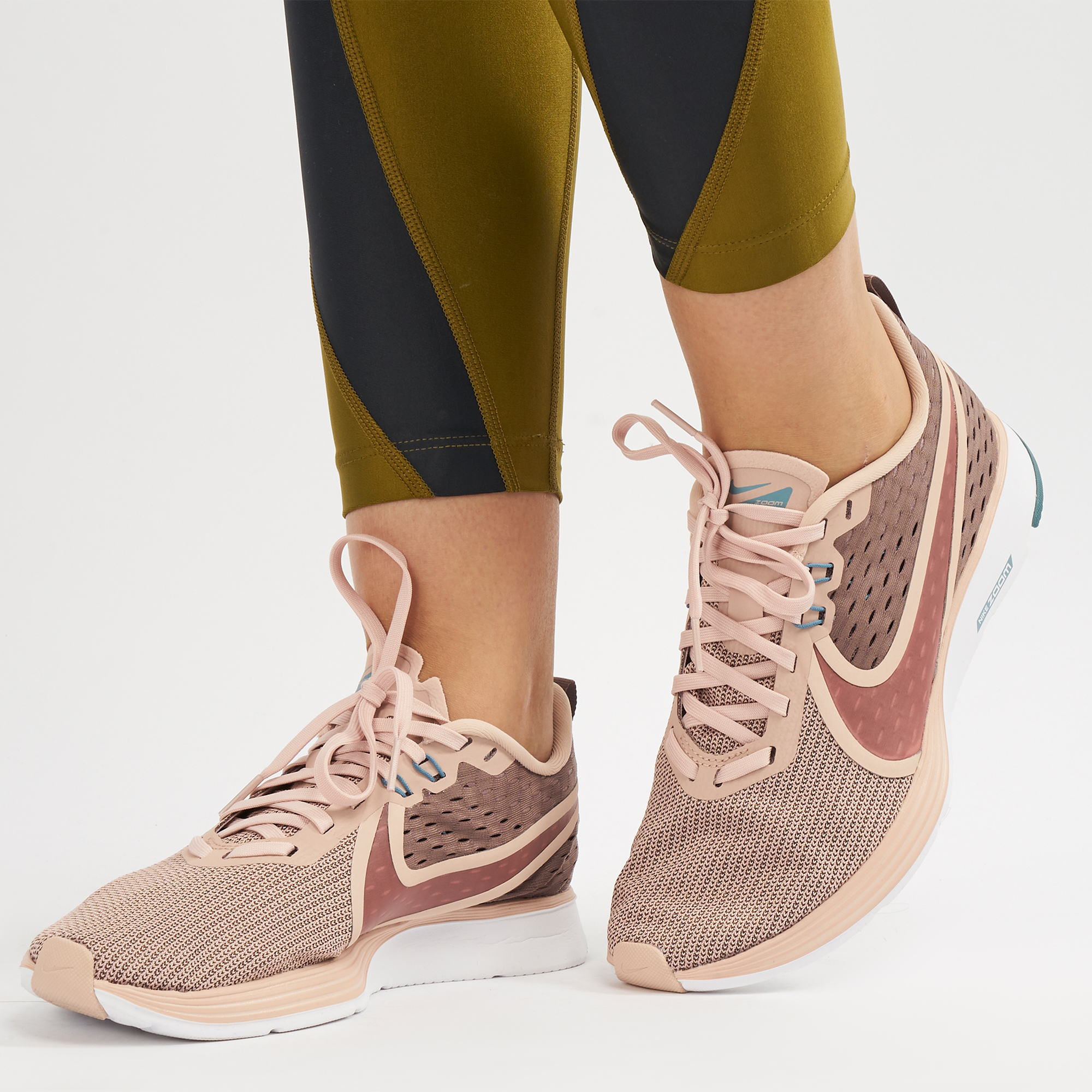women's zoom strike 2 premium running sneakers